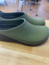 Load image into Gallery viewer, Women&#39;s Shoe Size 41 Birki&#39;s Green Clogs
