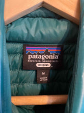 Load image into Gallery viewer, Size M Patagonia Men's Light Jacket
