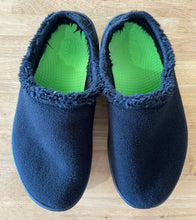 Load image into Gallery viewer, 9.5 Oofos Men's Slippers
