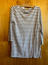 Load image into Gallery viewer, Duluth Trading B&amp;W Women's Long Sleeve Shirt
