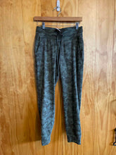 Load image into Gallery viewer, Size 6 Lululemon Camo Women&#39;s Pants
