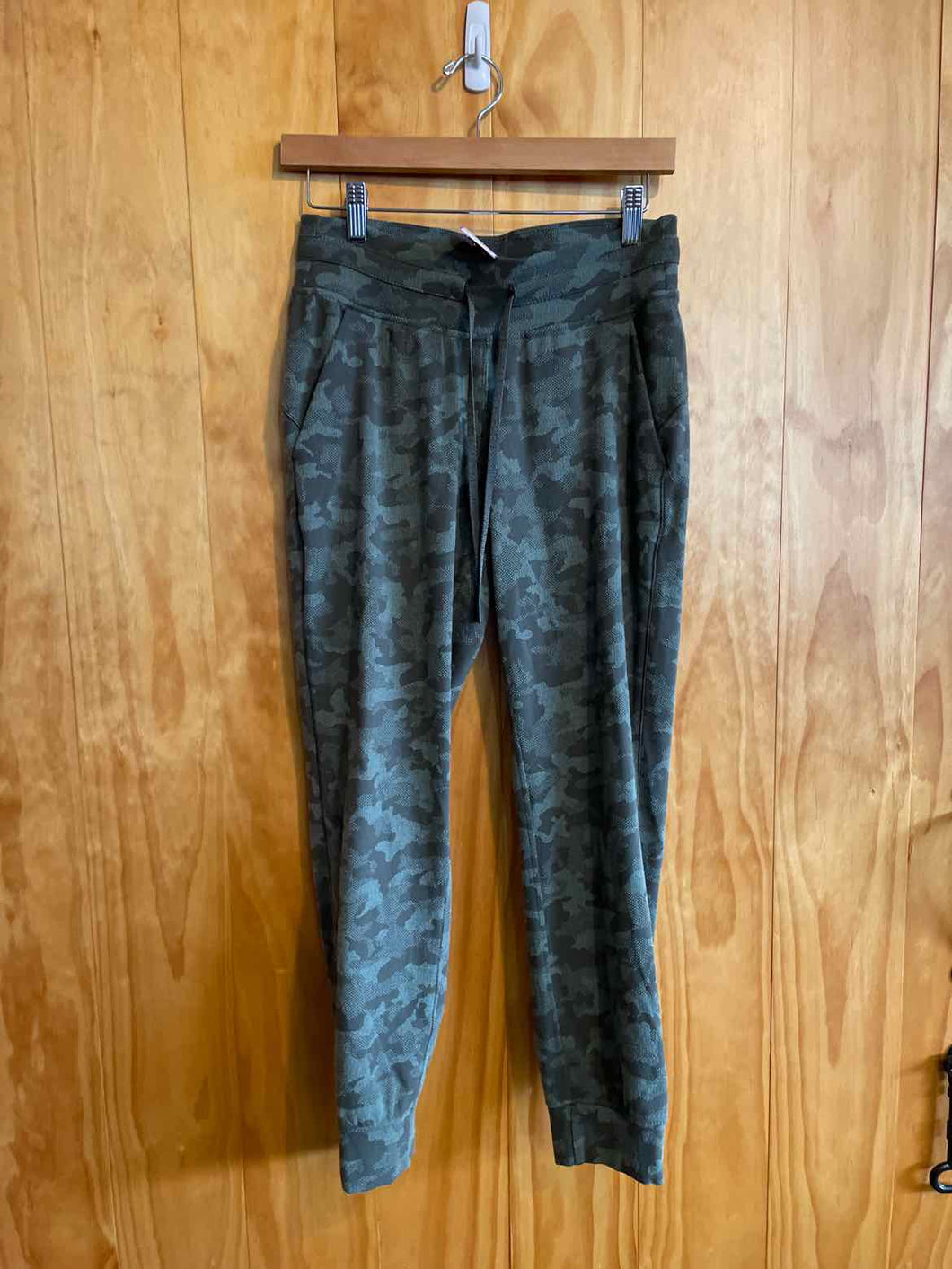 Size 6 Lululemon Camo Women's Pants