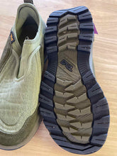 Load image into Gallery viewer, Women's Shoe Size 8.5 Teva Green Casual Shoes
