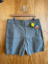 Load image into Gallery viewer, Size 34x9 Columbia Men's Shorts
