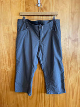 Load image into Gallery viewer, Size 14 Kuhl Grey Women&#39;s Capris
