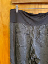 Load image into Gallery viewer, Size 8 Lululemon Black Women's Pants
