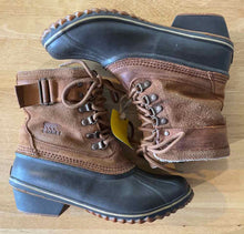 Load image into Gallery viewer, Women&#39;s Shoe Size 8.5 Sorel Brown Boots

