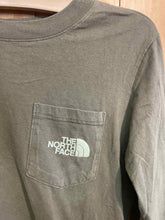 Load image into Gallery viewer, Size M The North Face Men's Long Sleeve Shirt
