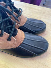 Load image into Gallery viewer, Women's Shoe Size 9 Lands End Brown Boots
