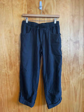 Load image into Gallery viewer, Size Medium Stillwater Supply Co. Black Women&#39;s Capris
