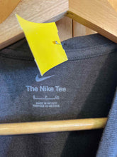 Load image into Gallery viewer, Size S The Nike Tee Men's Short Sleeve Shirt
