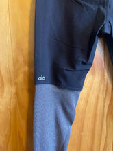 Load image into Gallery viewer, Size Medium Alo Black Women&#39;s Leggings
