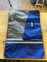Load image into Gallery viewer, Kavu Travel Bag
