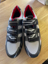 Load image into Gallery viewer, Mens Size 14.5 Venzo Cycling
