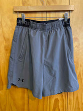 Load image into Gallery viewer, Size M Under Armour Men's Shorts
