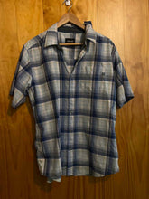 Load image into Gallery viewer, Size Large Marmot Men's Short Sleeve Shirt
