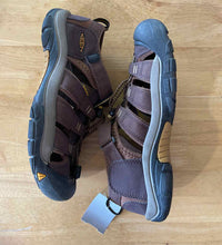 Load image into Gallery viewer, Women's Shoe Size 5 Keen Brown Sandals
