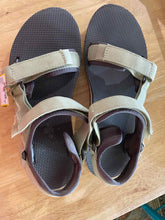 Load image into Gallery viewer, Shoe Size 9 Teva Green Sandals
