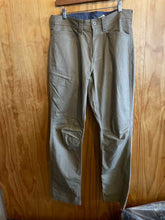 Load image into Gallery viewer, Size 34 Duluth Trading Men's Pants
