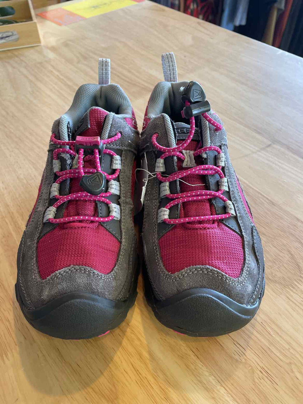 Child Size 2 Keen Girl's Shoe & Boot