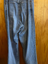 Load image into Gallery viewer, Size 36 Lucky Brand Blue Women's Jeans
