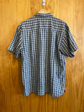 Load image into Gallery viewer, Size Large The North Face Men&#39;s Short Sleeve Shirt
