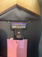 Load image into Gallery viewer, Women Size XS Patagonia Teal Women's Jacket
