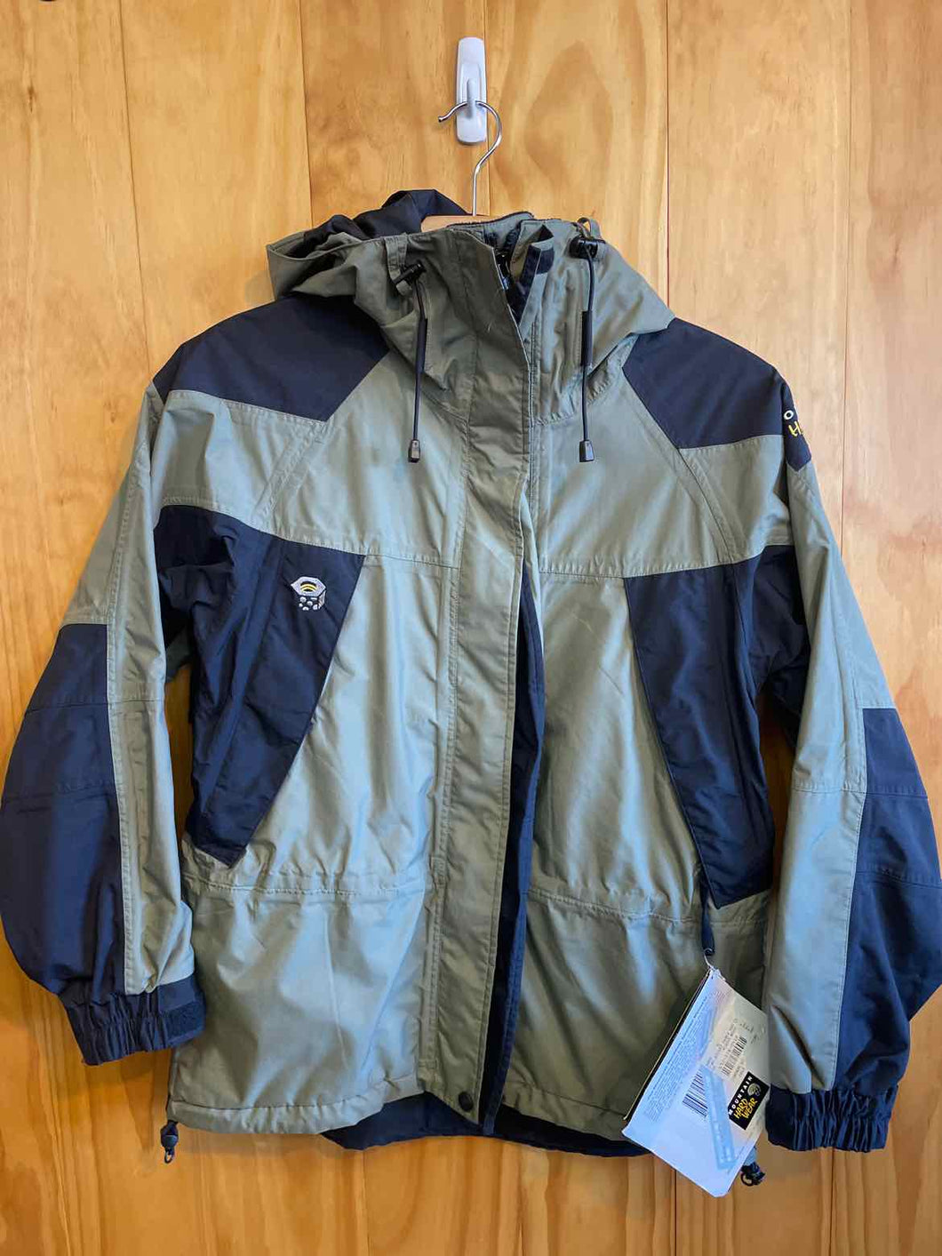 Women Size 8 Mountain Hardwear Green Women's Jacket