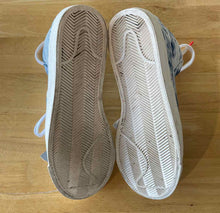 Load image into Gallery viewer, Shoe Size 9 Nike Blue Shoes
