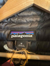 Load image into Gallery viewer, Size Medium Patagonia Men's Light Jacket
