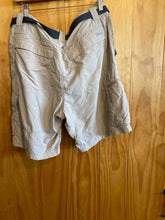 Load image into Gallery viewer, Size 38 Columbia Men's Shorts
