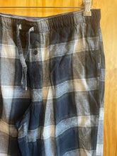 Load image into Gallery viewer, Size Medium Eddie Bauer Men's Pants
