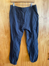 Load image into Gallery viewer, Size 14 REI B&amp;W Women&#39;s Pants
