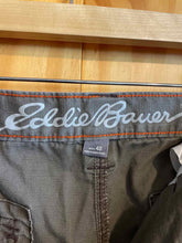 Load image into Gallery viewer, Size 40 Eddie Bauer Men&#39;s Shorts
