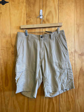 Load image into Gallery viewer, Size 34 Alpine Design Men&#39;s Shorts
