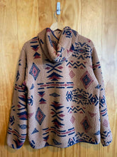 Load image into Gallery viewer, Size Medium Mountain and Isles Men's Fleece
