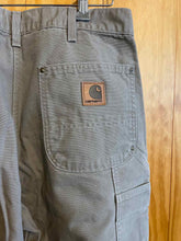 Load image into Gallery viewer, Size 34 Carhartt Men&#39;s Pants
