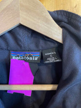 Load image into Gallery viewer, Women Size Small Patagonia Women&#39;s Jacket
