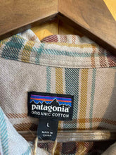 Load image into Gallery viewer, Size Large Patagonia Men's Flannel
