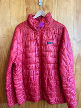 Load image into Gallery viewer, Size XL Patagonia Men&#39;s Light Jacket
