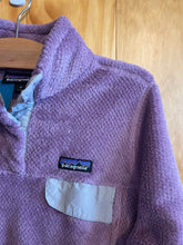 Load image into Gallery viewer, Size M Patagonia Magenta Women&#39;s Fleece Sweatshirt
