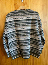 Load image into Gallery viewer, Size XL Maurices Green Women&#39;s Sweater &amp; Sweatshirt
