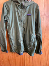 Load image into Gallery viewer, Size S Patagonia Men's Rain Jacket
