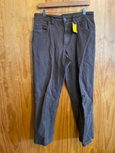 Load image into Gallery viewer, Size 32 Duluth Trading Men's Pants
