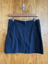 Load image into Gallery viewer, Size 4/36 Columbia Black Skirt
