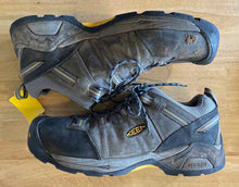 Load image into Gallery viewer, 13 Keen EE Men&#39;s Hiking Boots
