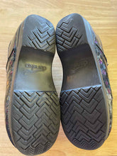 Load image into Gallery viewer, Shoe Size 40 Dansko Black Casual Shoes
