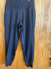 Load image into Gallery viewer, Size M Athleta Black Women's Pants
