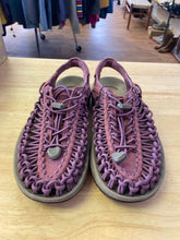 Load image into Gallery viewer, Shoe Size 7 Keen Purple Sandals
