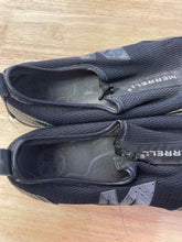 Load image into Gallery viewer, Women&#39;s Shoe Size 8.5 Merrell Black Slippers
